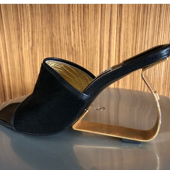SOLD* Vintage Timothy Hitsman Sculptured Heels - Picture 2 of 4